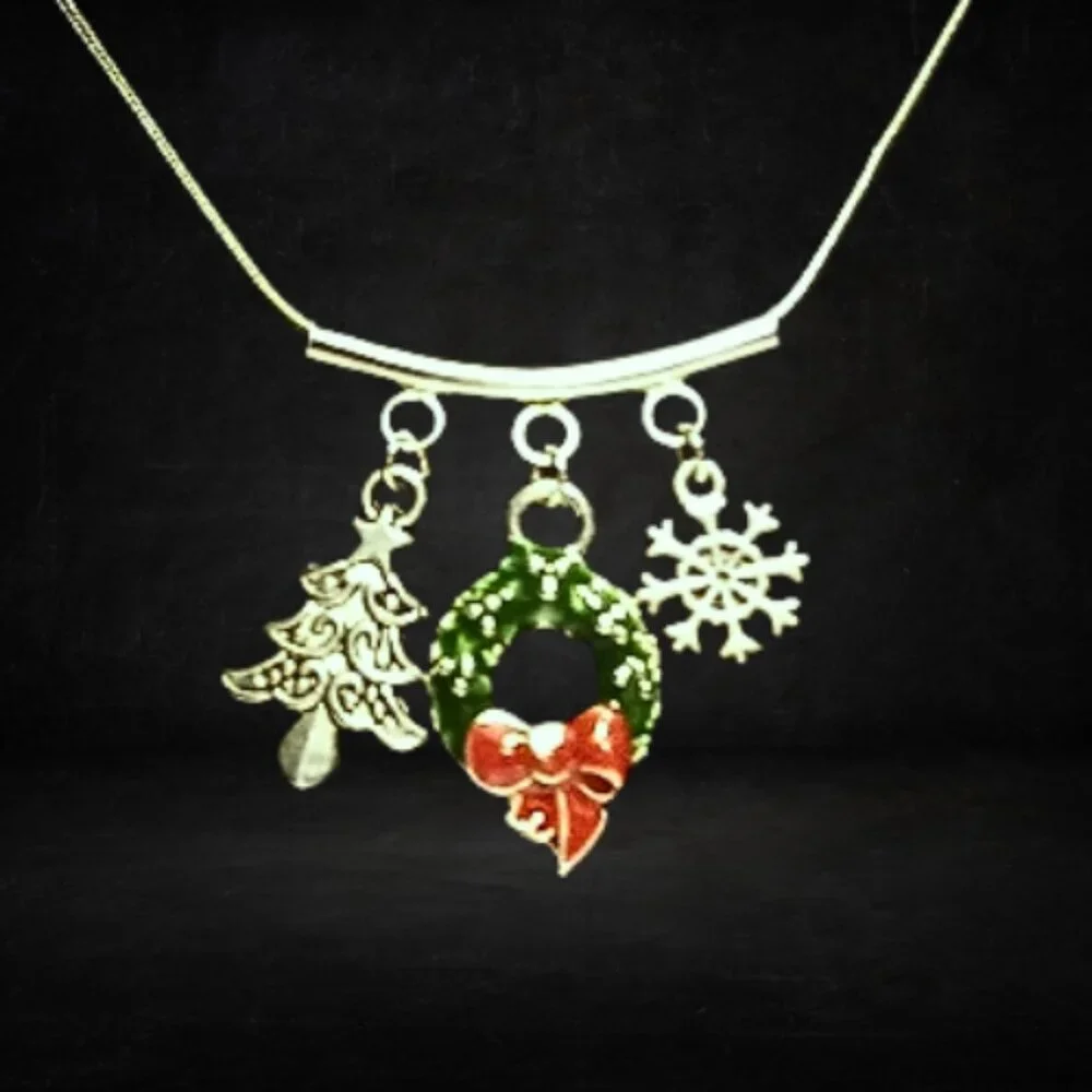 My Christmas Decorations Necklace - Picture 5 of 5